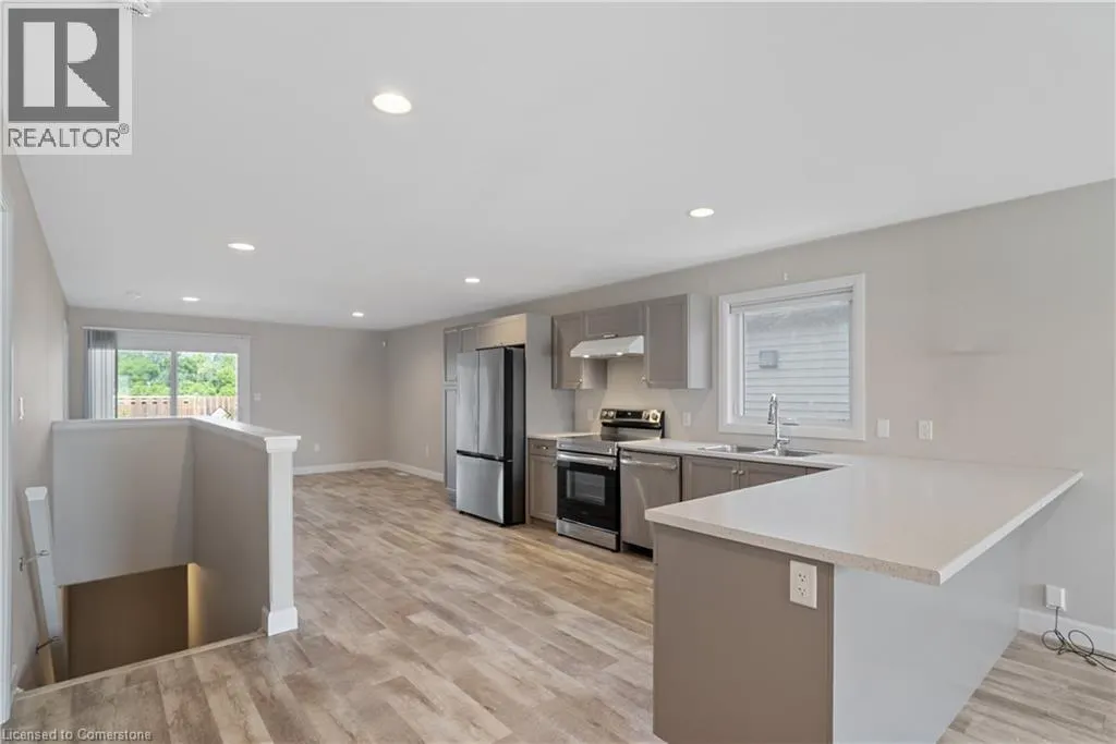 98 MOONSTONE Crescent