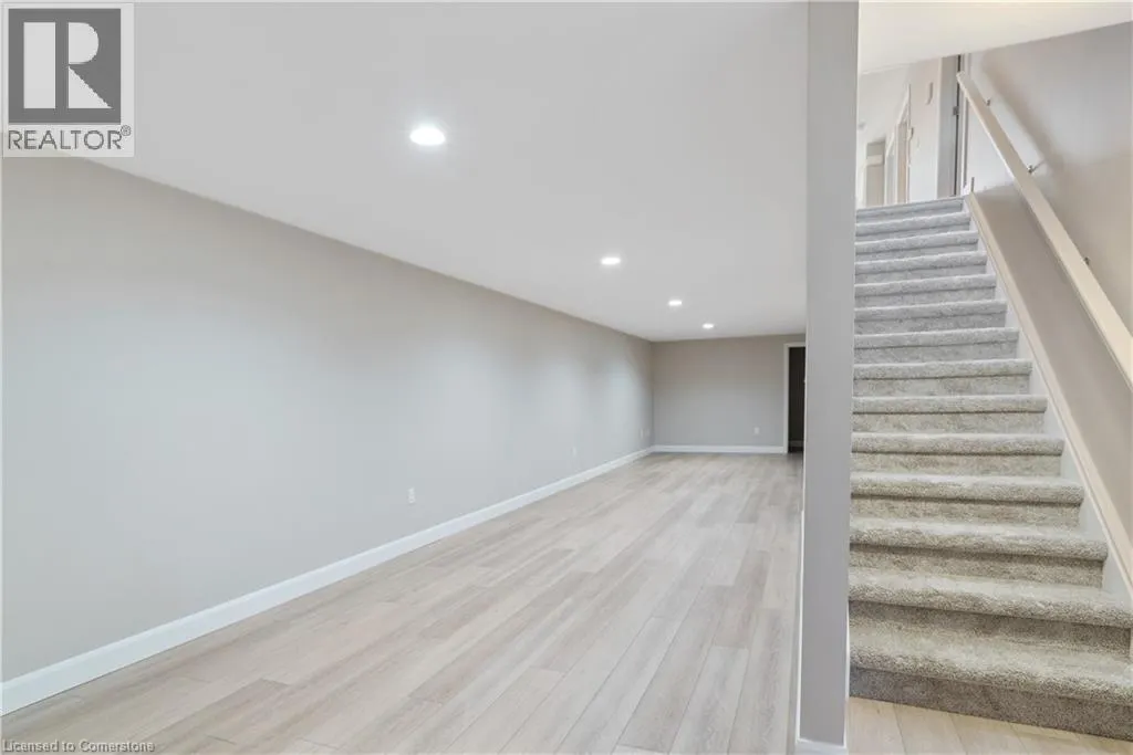 98 MOONSTONE Crescent