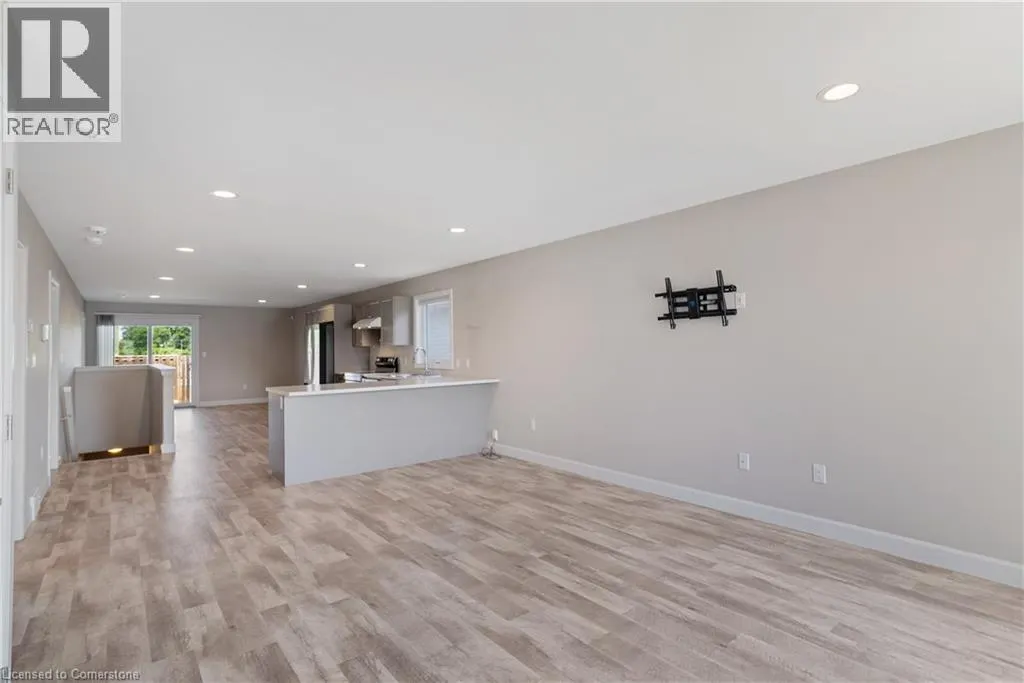 98 MOONSTONE Crescent
