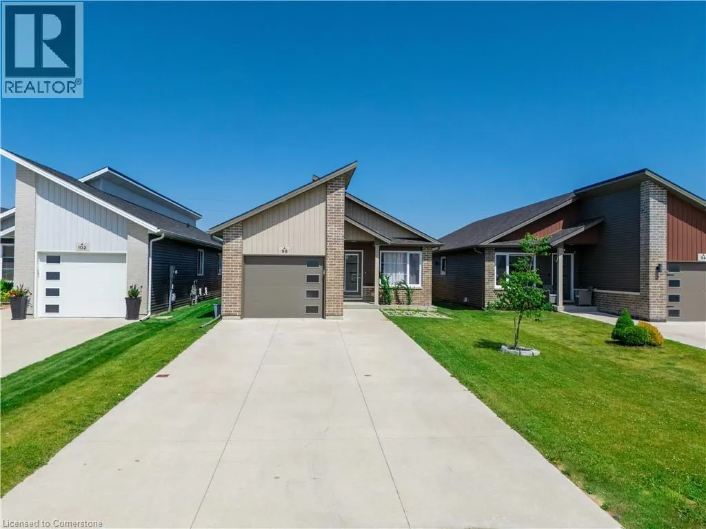 98 MOONSTONE Crescent