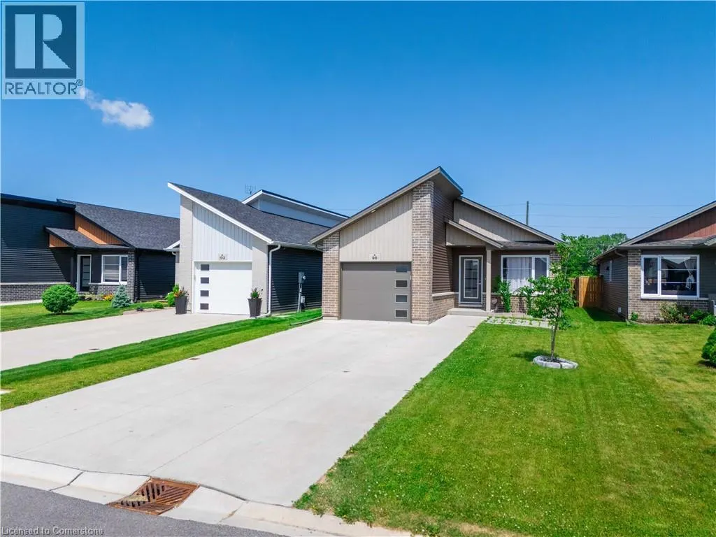 98 MOONSTONE Crescent