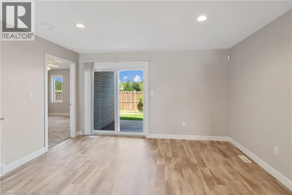 98 MOONSTONE Crescent