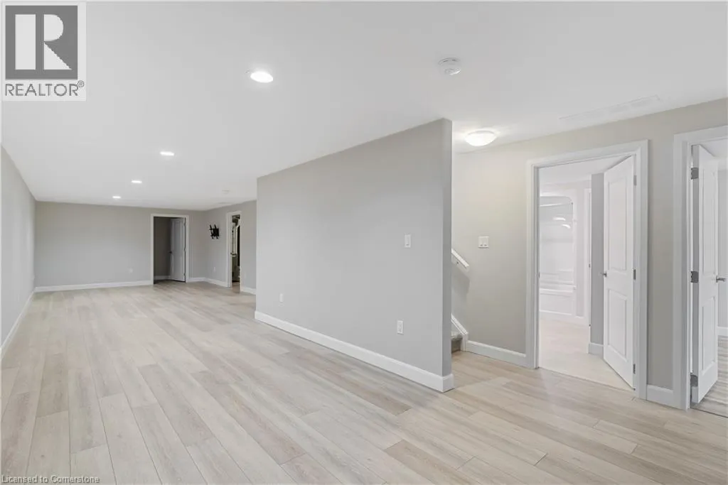 98 MOONSTONE Crescent