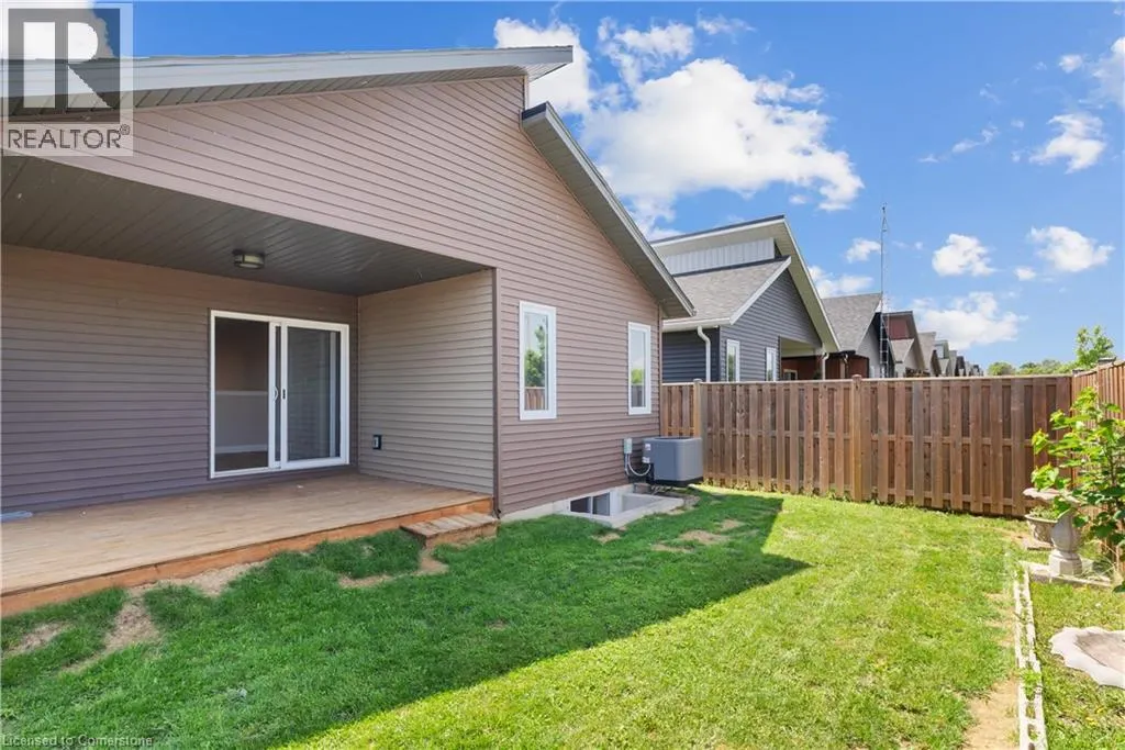 98 MOONSTONE Crescent