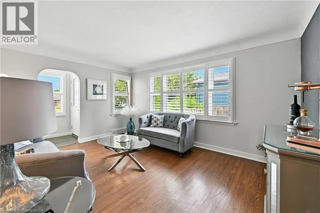 4 GLENVIEW Avenue