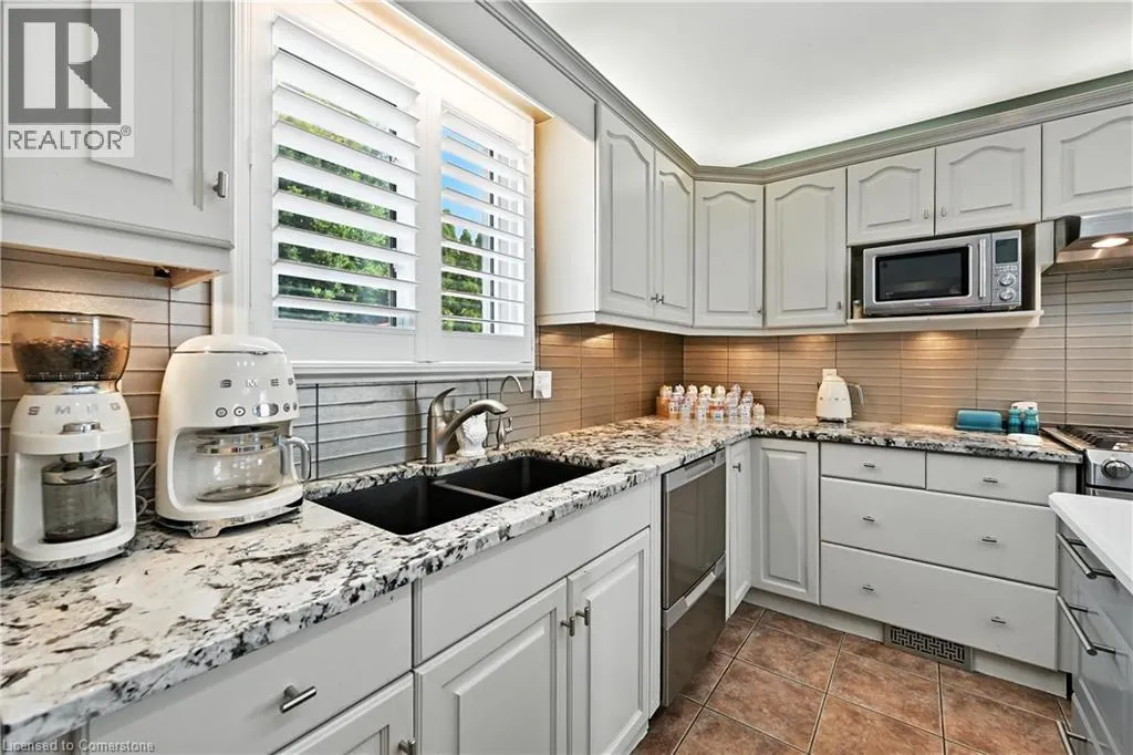 4 GLENVIEW Avenue