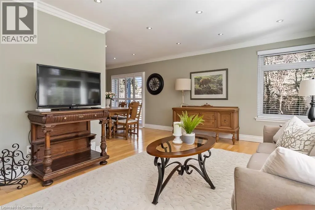 1257 HILLVIEW Crescent