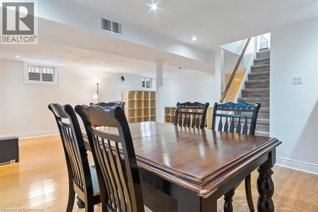 1257 HILLVIEW Crescent