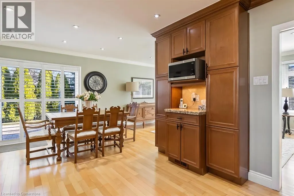 1257 HILLVIEW Crescent