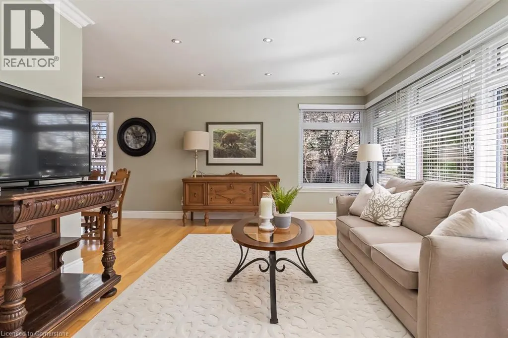 1257 HILLVIEW Crescent