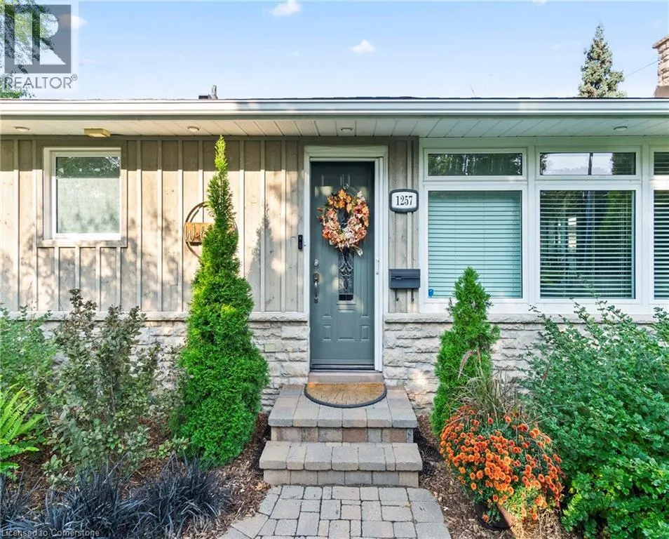 1257 HILLVIEW Crescent