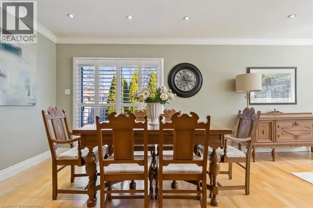 1257 HILLVIEW Crescent