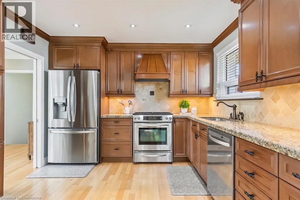 1257 HILLVIEW Crescent