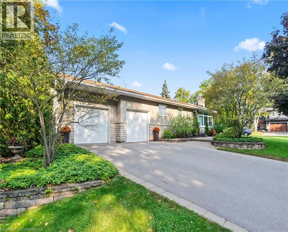 1257 HILLVIEW Crescent