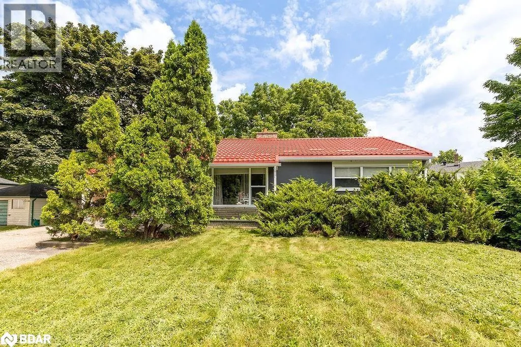 325 INNISFIL Street