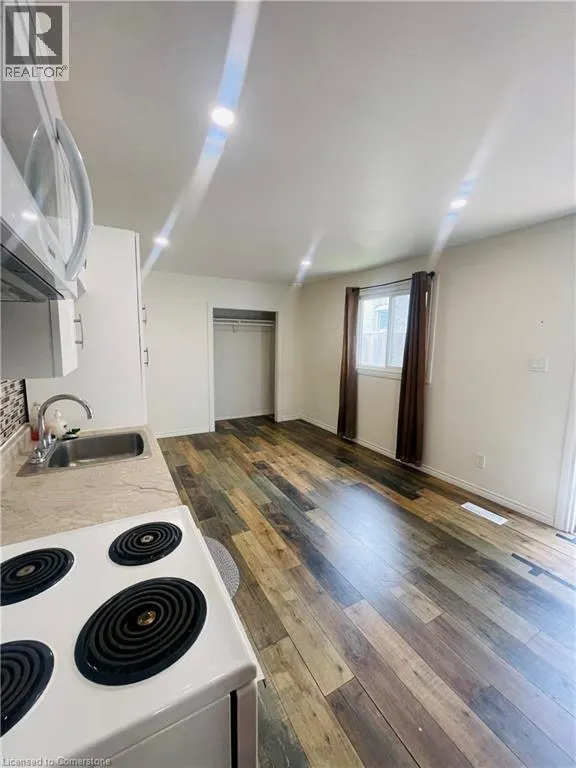 352 DUNDAS Street Unit# 4, #4