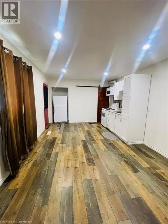 352 DUNDAS Street Unit# 4, #4