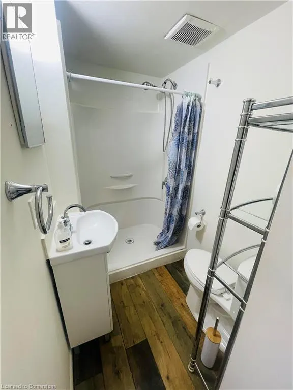 352 DUNDAS Street Unit# 4, #4