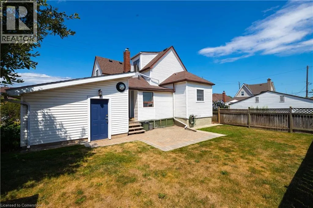 704 ROXBOROUGH Avenue