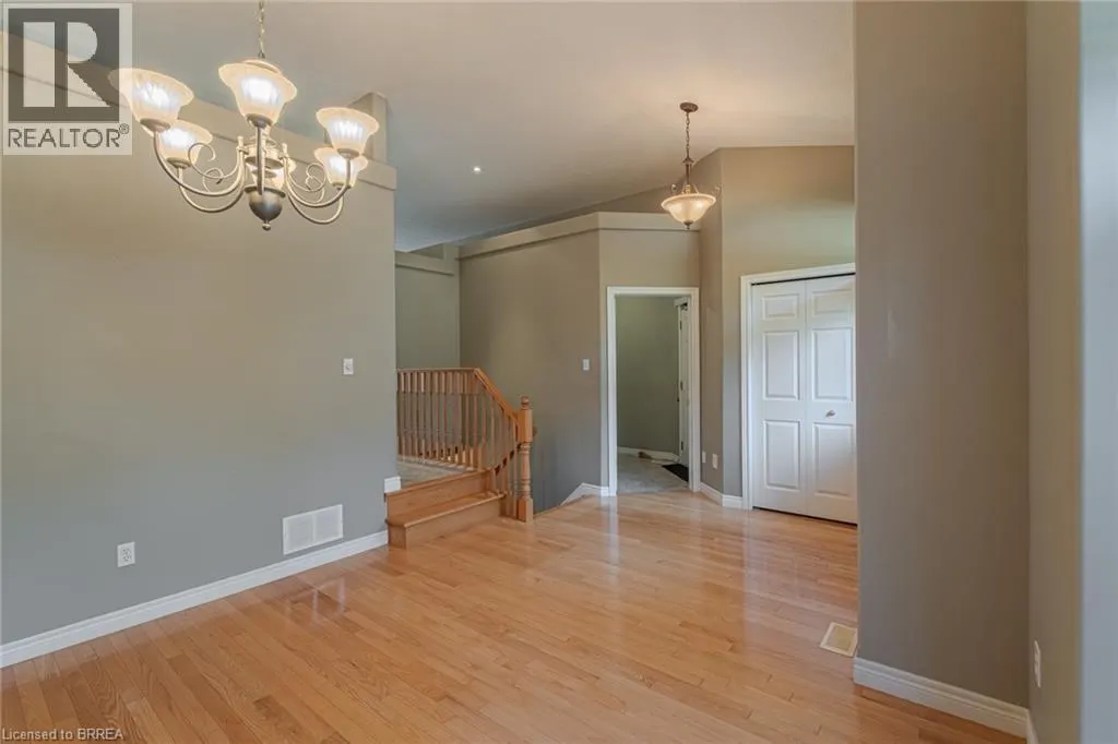 26 MACDONALD Crescent