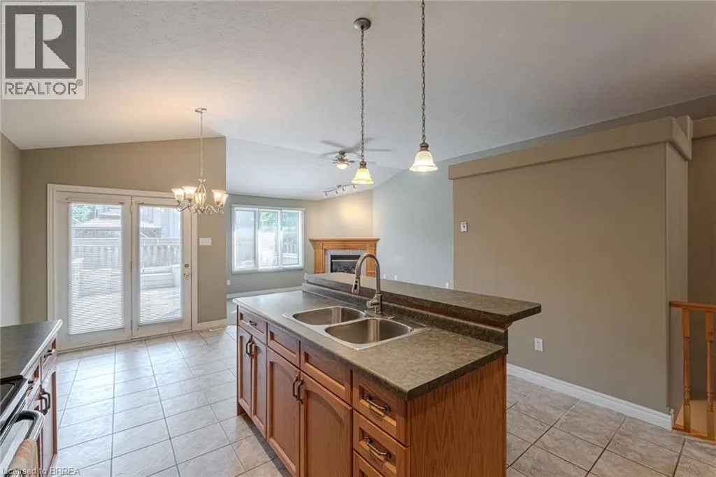 26 MACDONALD Crescent