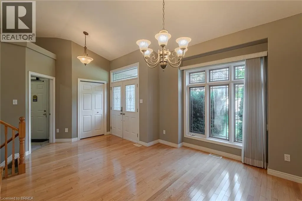 26 MACDONALD Crescent