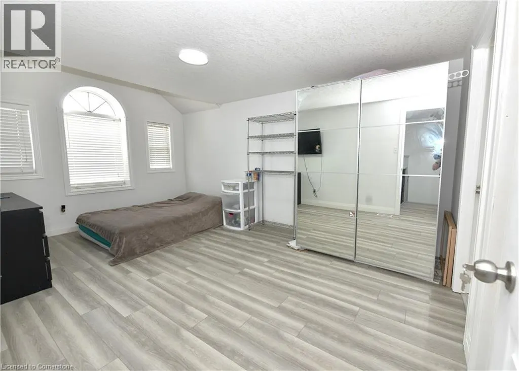 260 BRIDLEWREATH Street