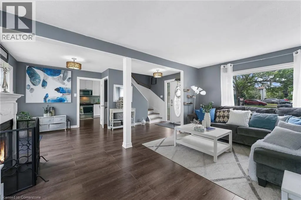 23 HUNTINGWOOD Crescent