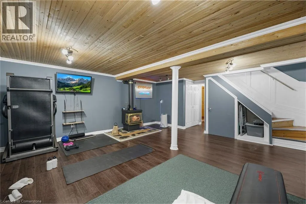 23 HUNTINGWOOD Crescent