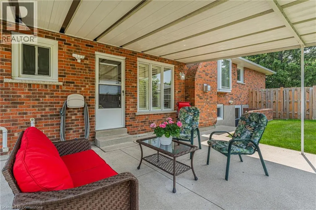 16 MEADOWBROOK Crescent