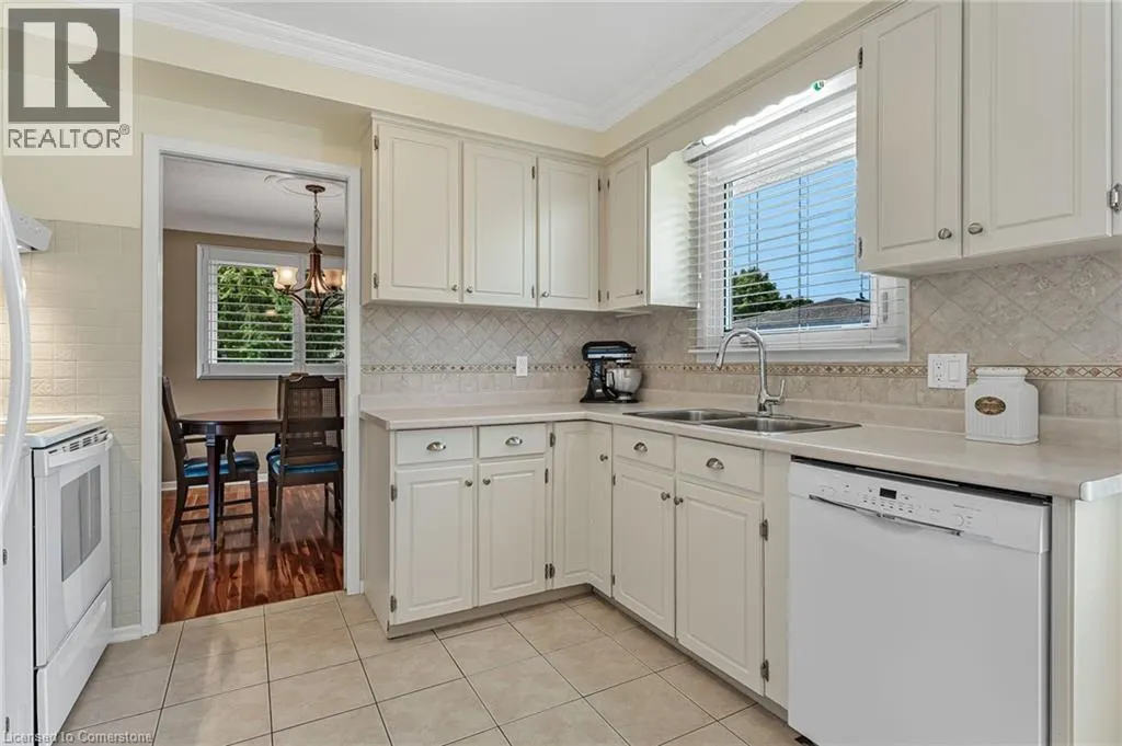 16 MEADOWBROOK Crescent
