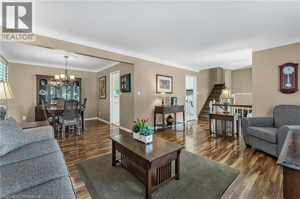16 MEADOWBROOK Crescent
