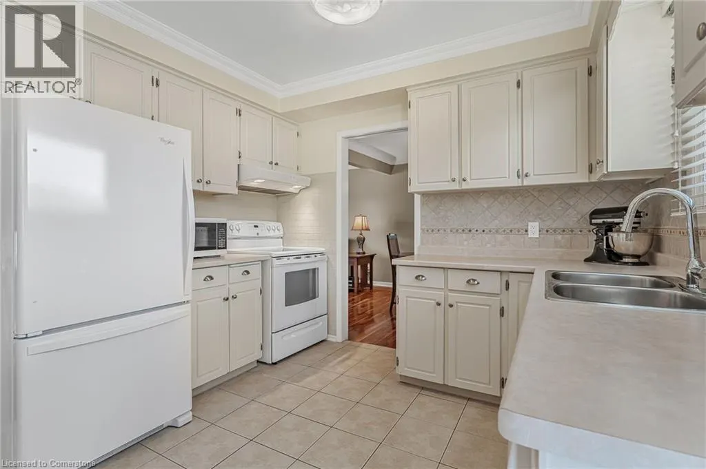 16 MEADOWBROOK Crescent