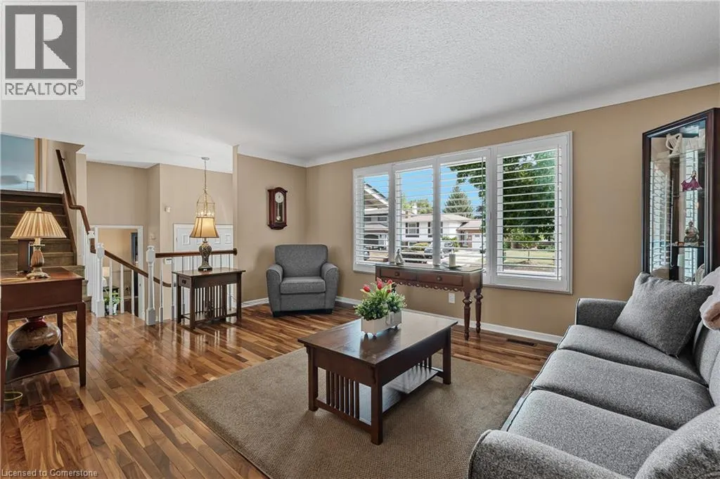 16 MEADOWBROOK Crescent