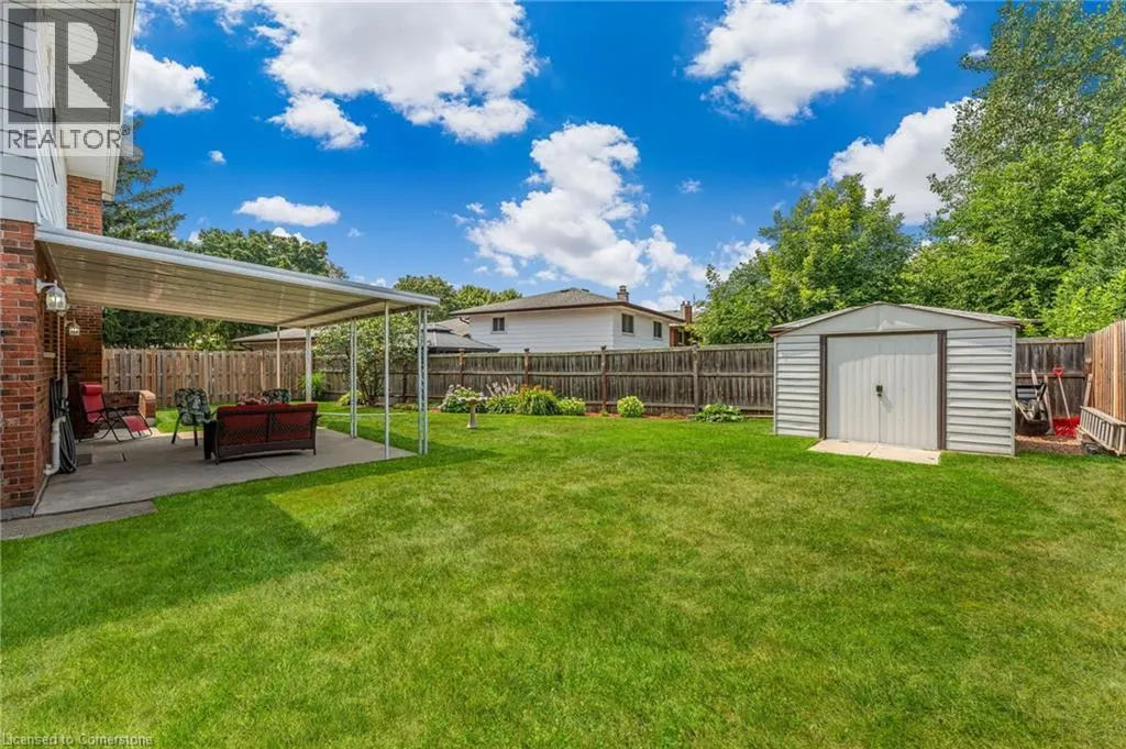 16 MEADOWBROOK Crescent