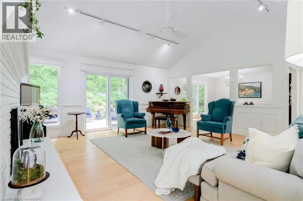 158 SULPHUR SPRINGS Road