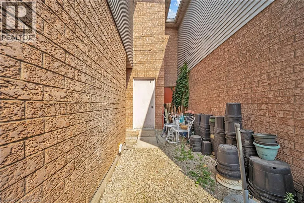 48 JAMES YOUNG Drive