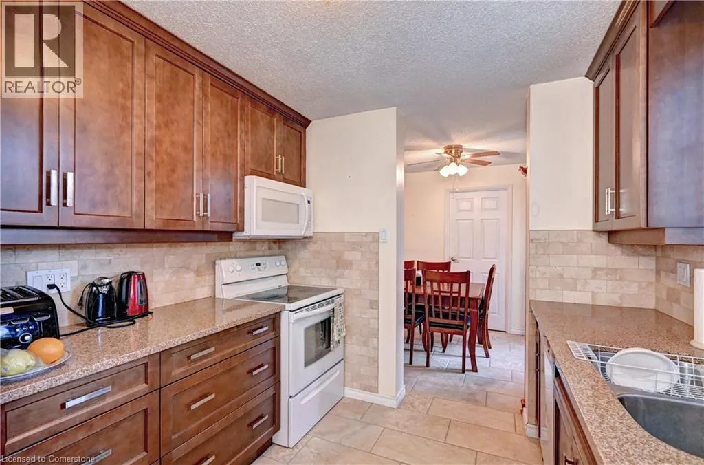 24 MARILYN Drive N Unit# 401, #401