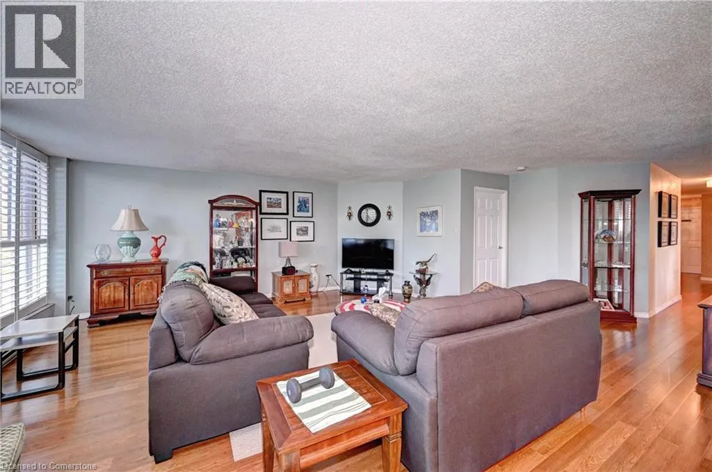 24 MARILYN Drive N Unit# 401, #401
