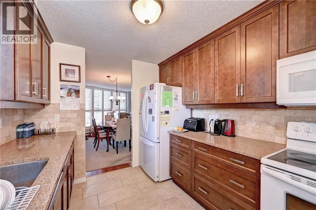 24 MARILYN Drive N Unit# 401, #401