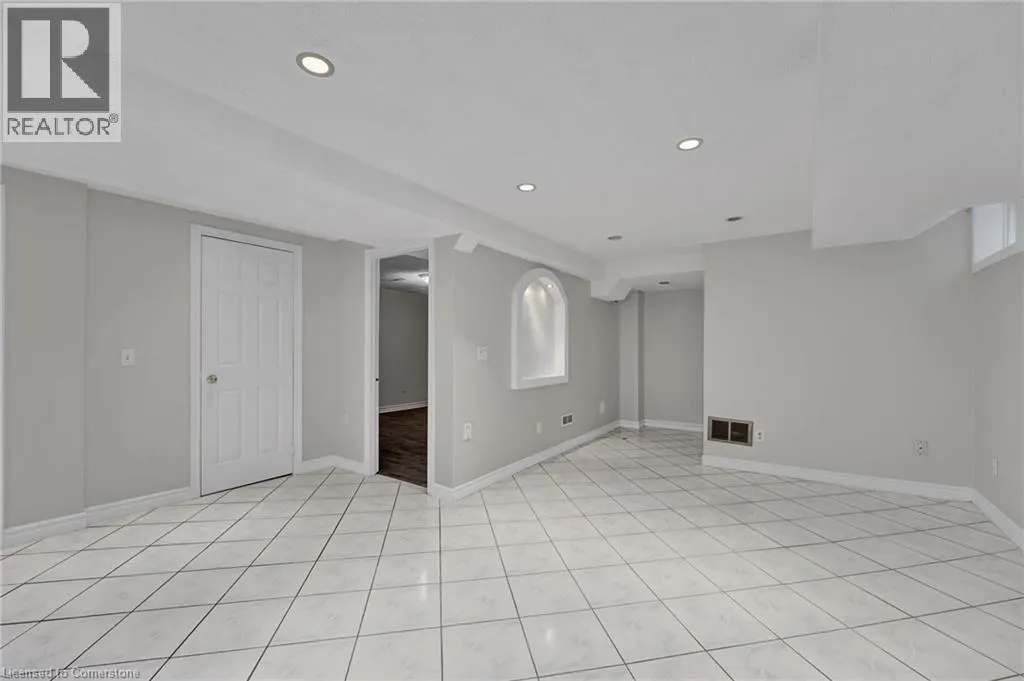 1157 CHARMINSTER Crescent
