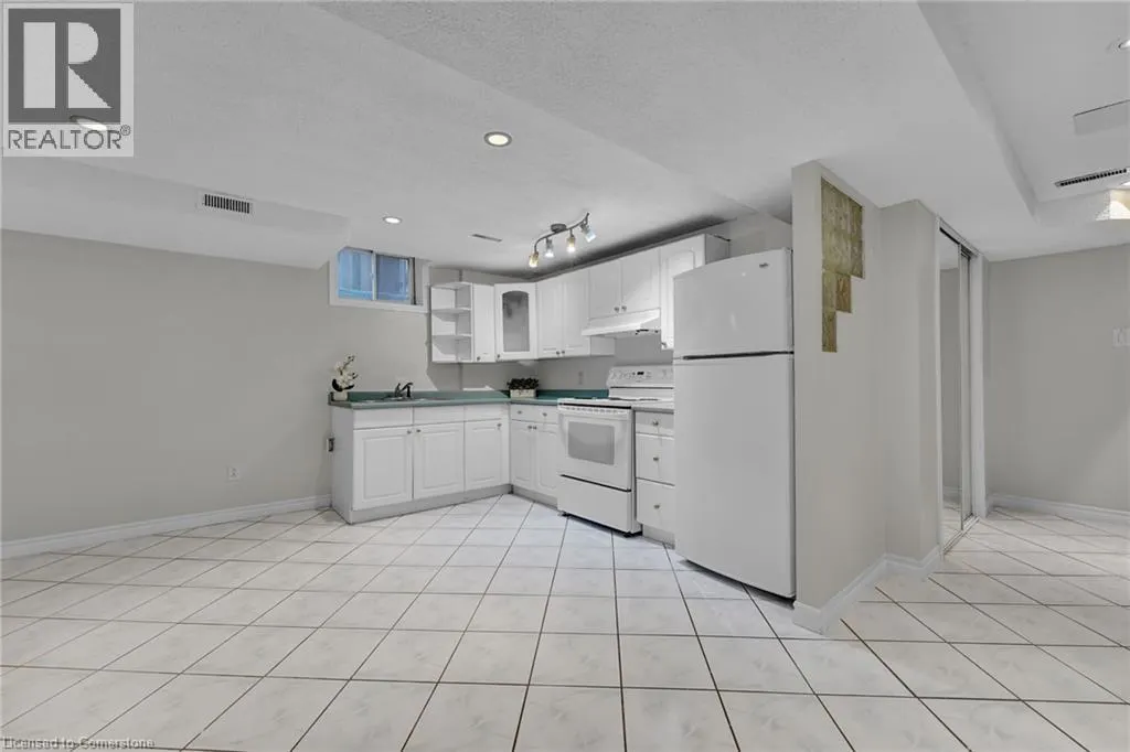 1157 CHARMINSTER Crescent