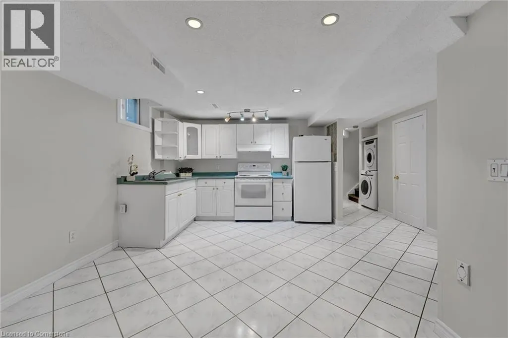 1157 CHARMINSTER Crescent
