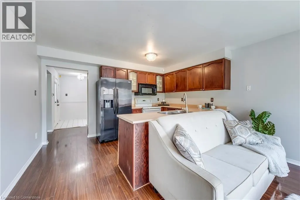 1157 CHARMINSTER Crescent