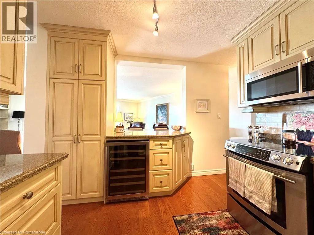 250 GLENRIDGE Drive Unit# 1103, #1103