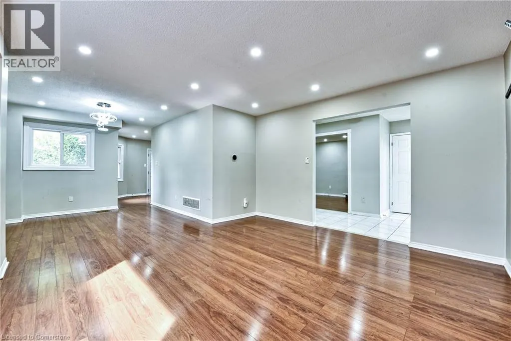 5570 SHORECREST Crescent