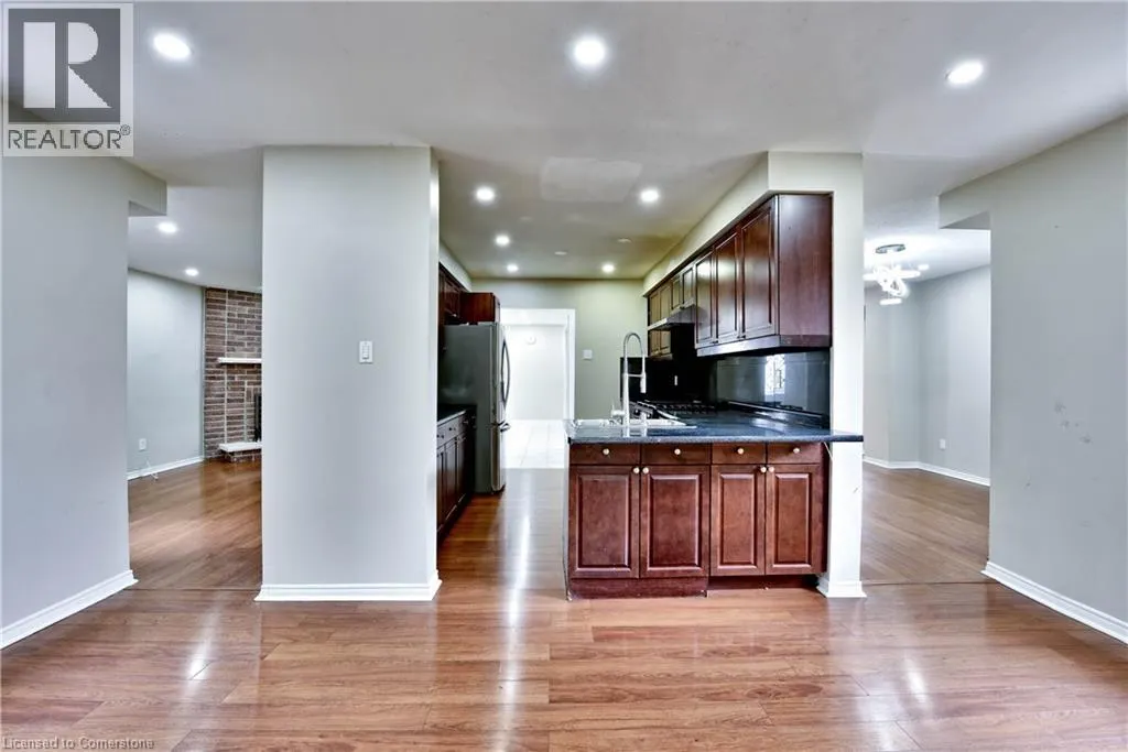 5570 SHORECREST Crescent