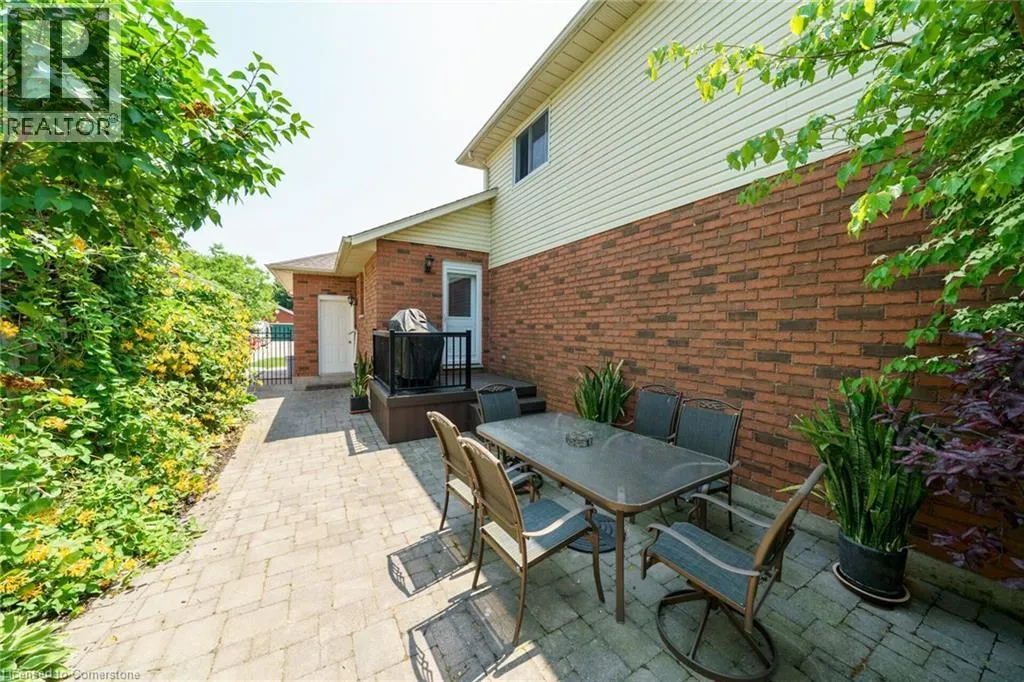 212 ALDERLEA Avenue
