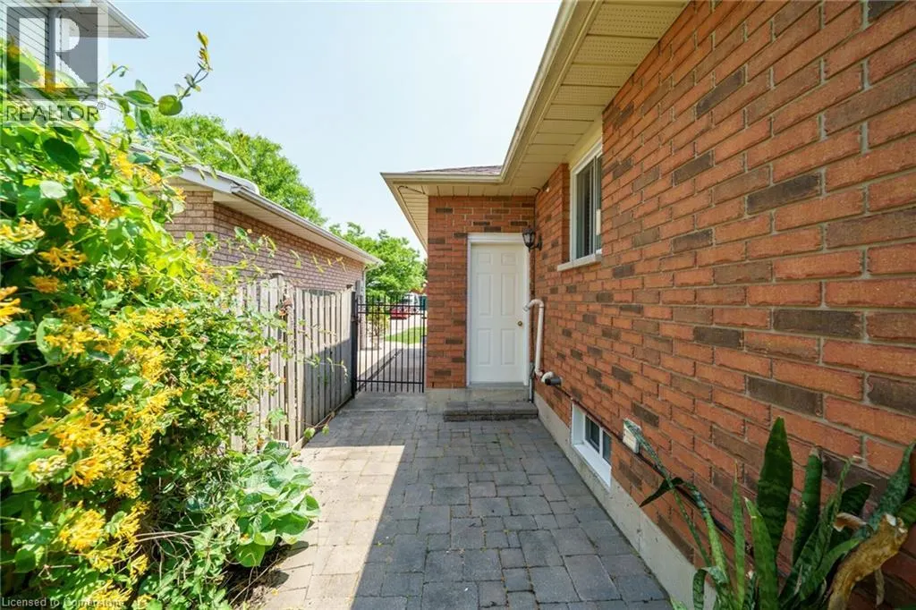 212 ALDERLEA Avenue