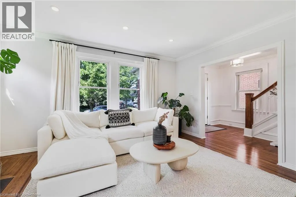 32 MOUNTAIN PARK Avenue